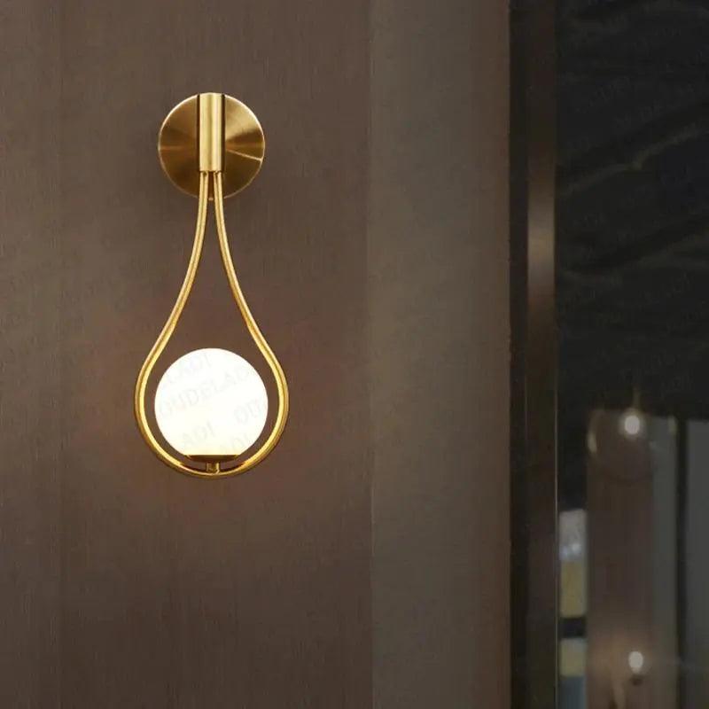 Lámpara de Pared Moderna Nórdica de Hierro y Vidrio en Acabado Negro o Dorado - Diseño Elegante y Compacto para Interiores 1