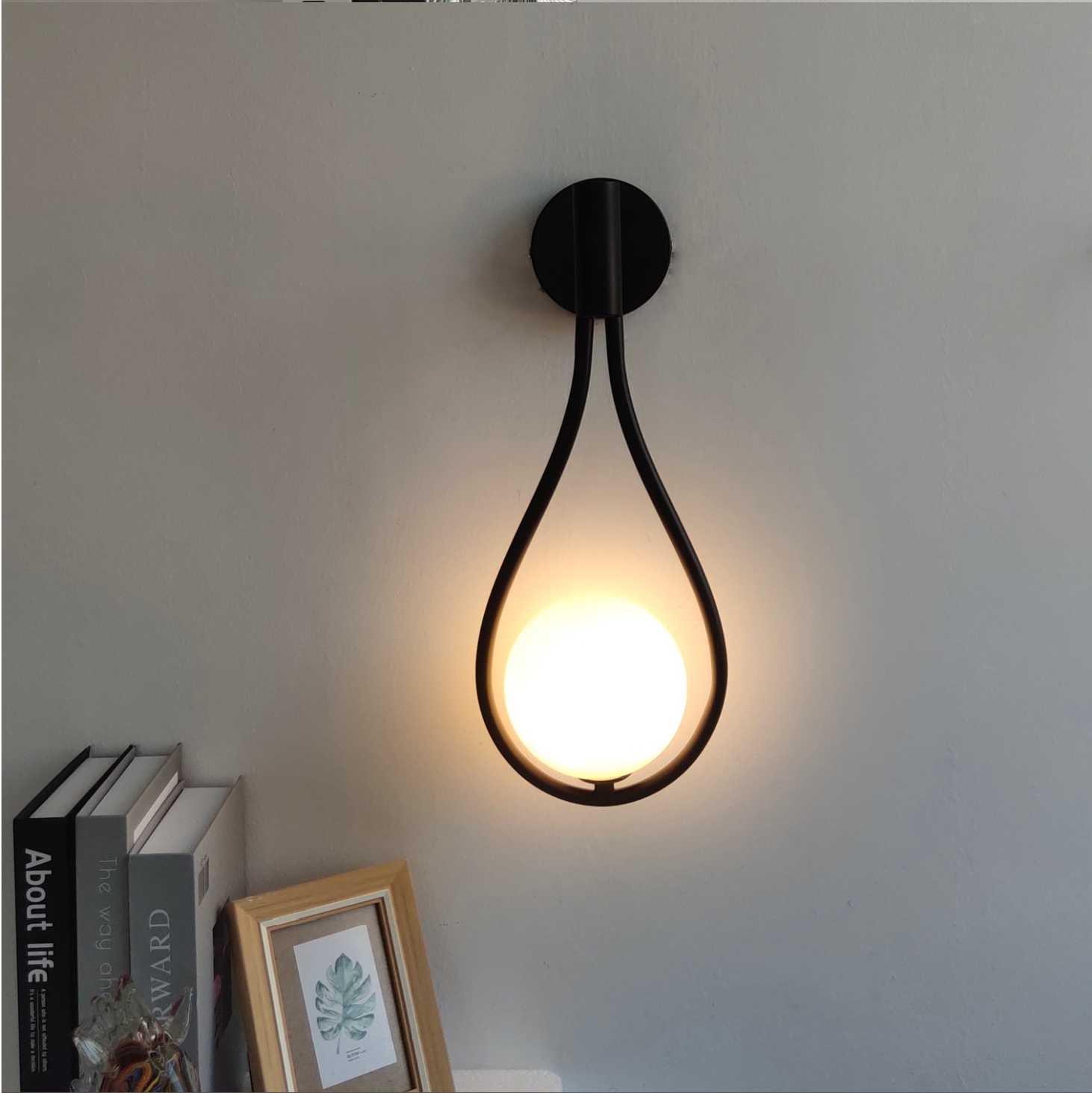Lámpara de Pared Moderna Nórdica de Hierro y Vidrio en Acabado Negro o Dorado - Diseño Elegante y Compacto para Interiores 2