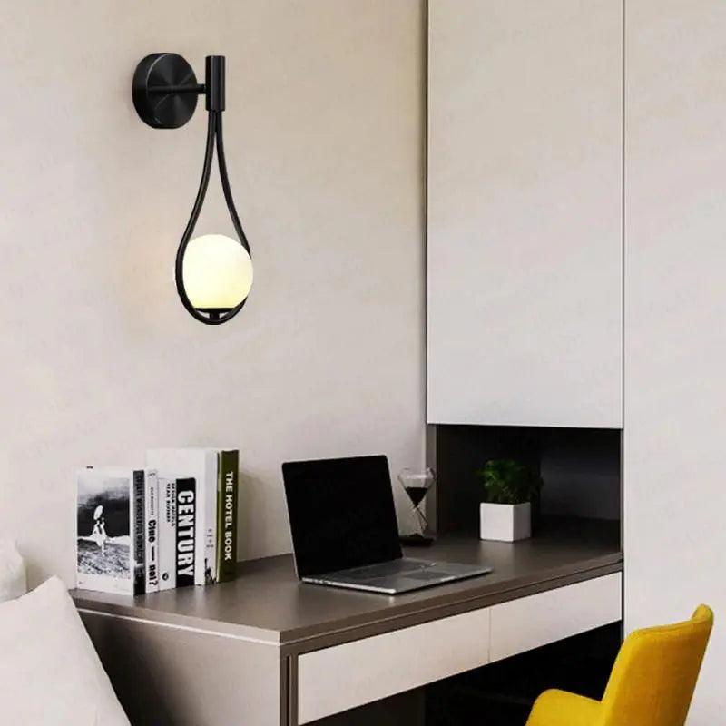 Lámpara de Pared Moderna Nórdica de Hierro y Vidrio en Acabado Negro o Dorado - Diseño Elegante y Compacto para Interiores 4