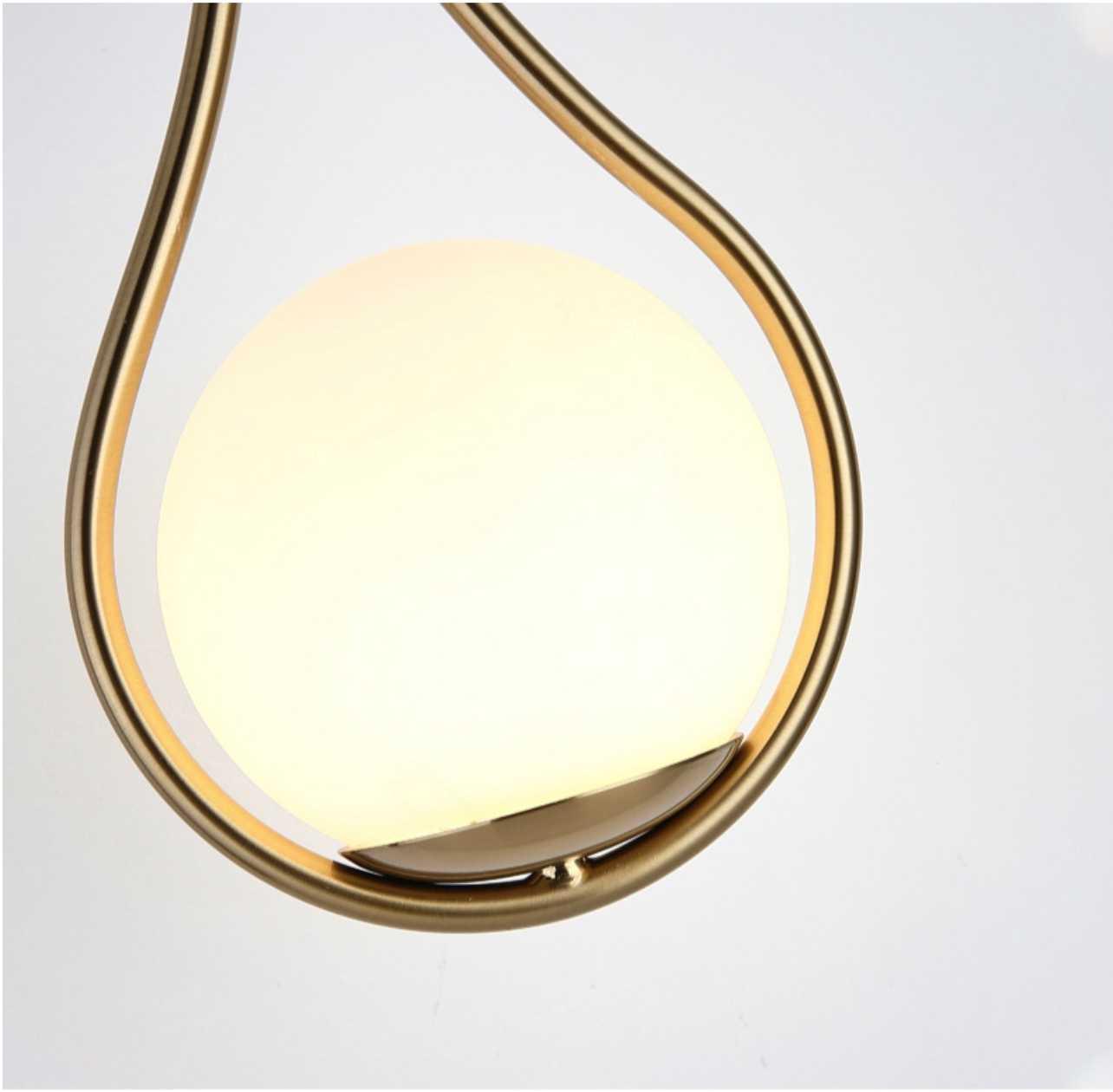 Lámpara de Pared Moderna Nórdica de Hierro y Vidrio en Acabado Negro o Dorado - Diseño Elegante y Compacto para Interiores 7