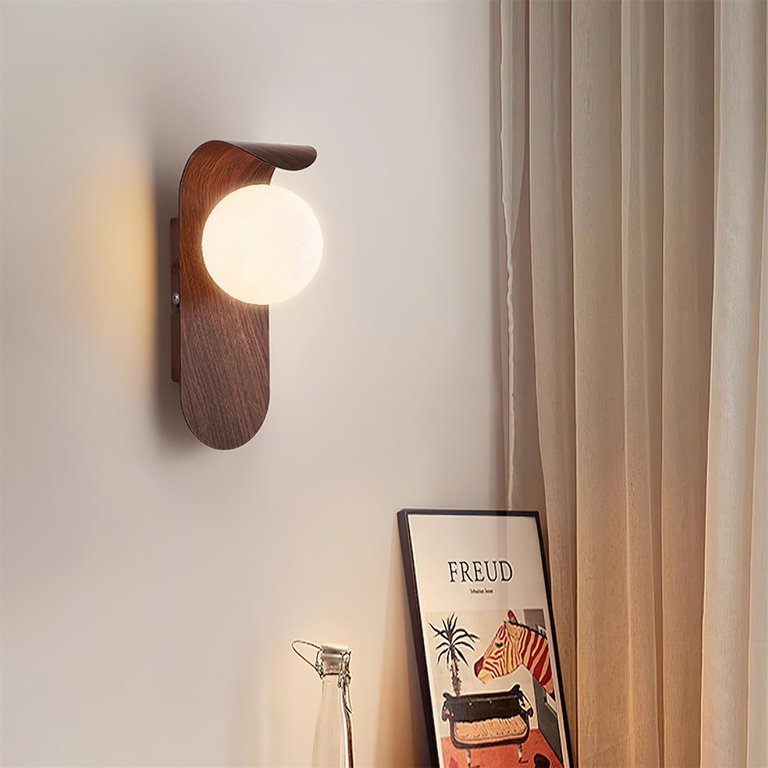 Lámpara de Pared Moderna con Base de Madera y Globo Acrílico - Acabados en Color Madera y Nogal 3