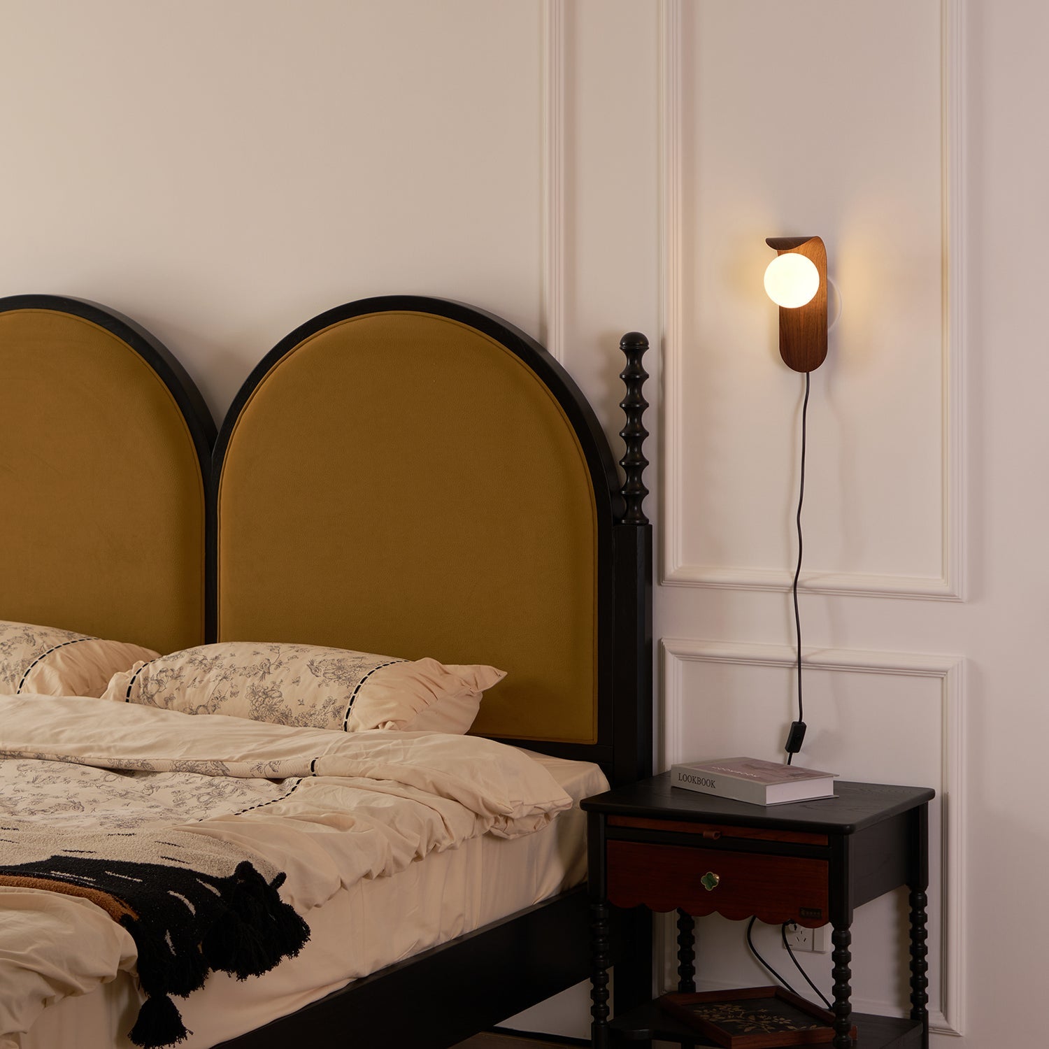Lámpara de Pared Moderna con Base de Madera y Globo Acrílico - Acabados en Color Madera y Nogal 6