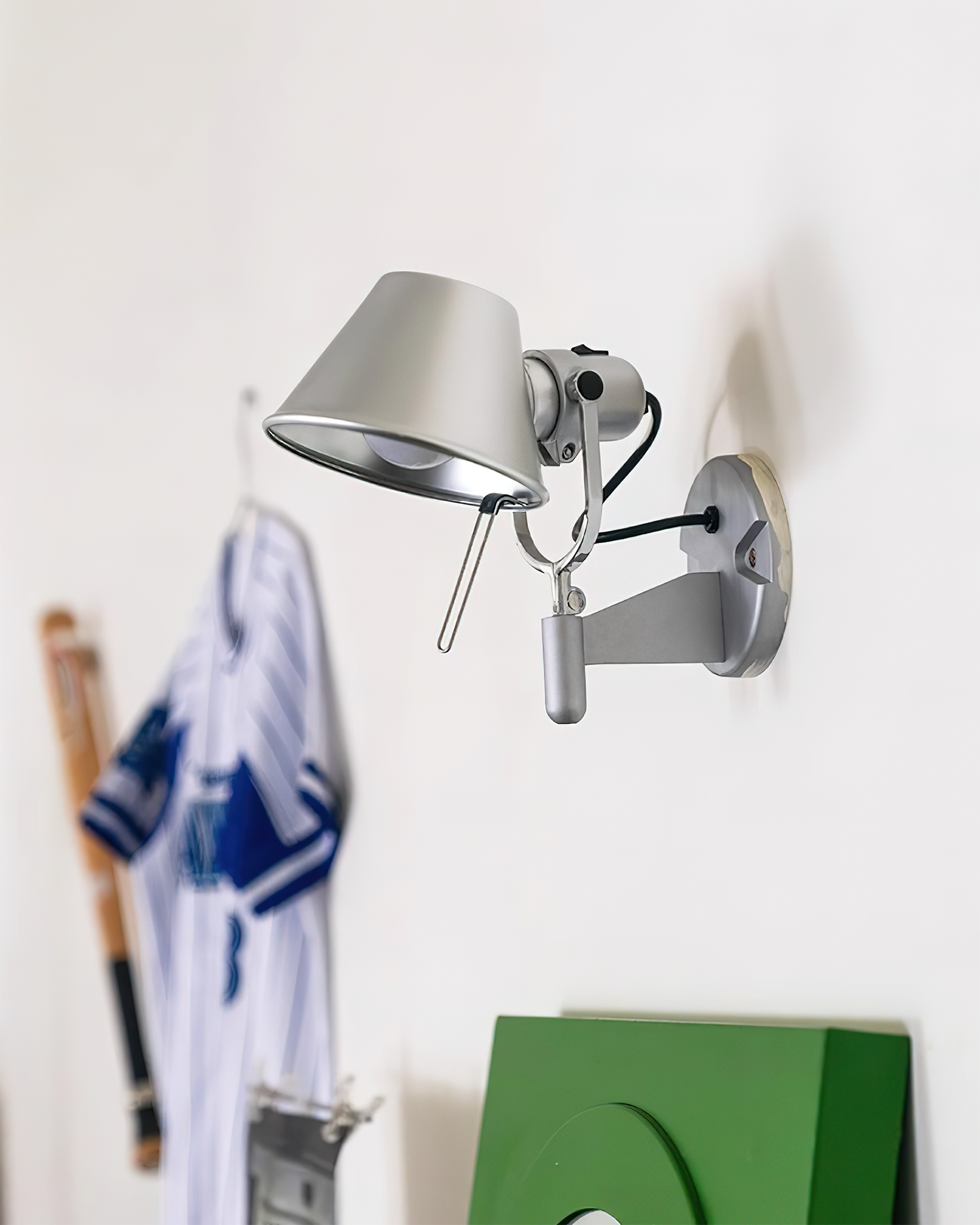 Lámpara de Pared Moderna con Brazo Ajustable y Acabado Metálico – Ideal para Iluminación de Lectura 7
