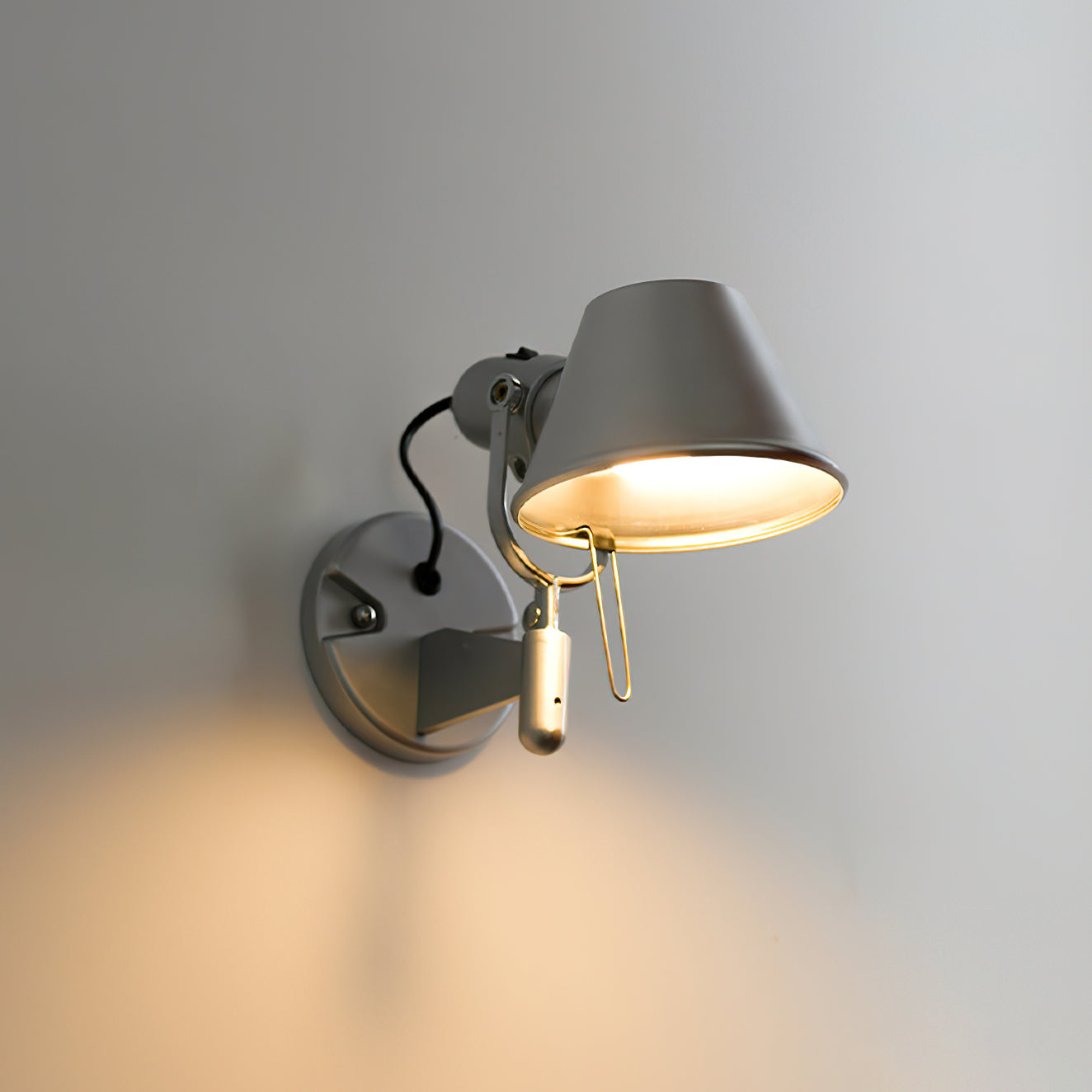 Lámpara de Pared Moderna con Brazo Ajustable y Acabado Metálico – Ideal para Iluminación de Lectura 8