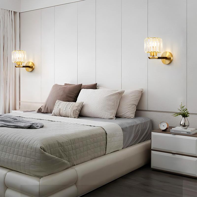 Lorumi - Lámpara de Pared Moderna con Pantalla de Cristal y Acabado en Bronce para Iluminación Elegante en Interiores
