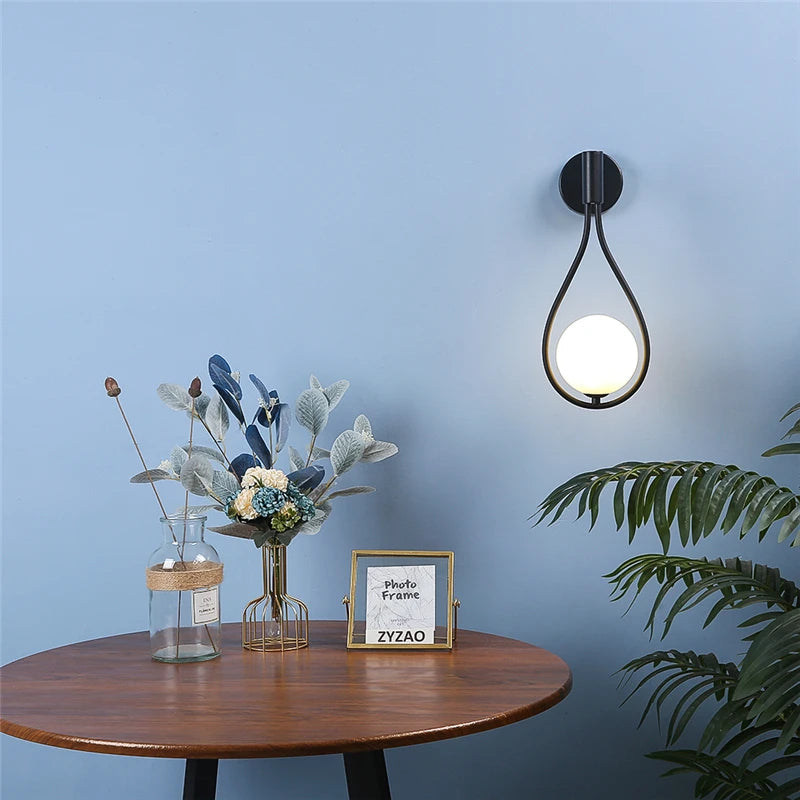 Lámpara de Pared Moderna de Esfera de Vidrio y Metal – Aplique Pared Elegante para Iluminación Suave y Acogedora 3