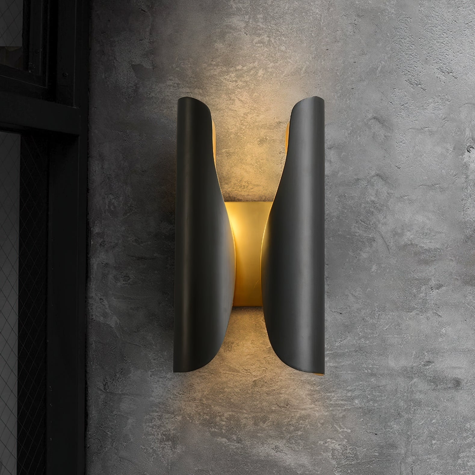 Lámpara de Pared Moderna de Latón Cepillado y Negro para Interiores – Guardian Wall Light 2