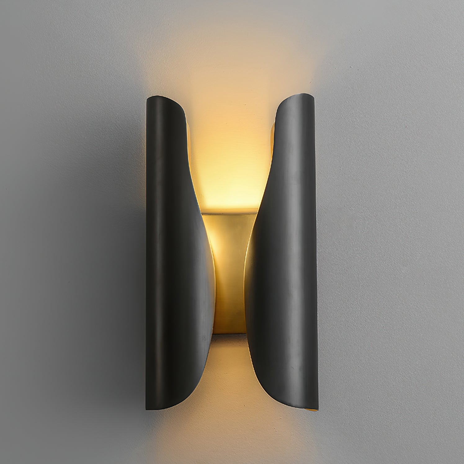 Lámpara de Pared Moderna de Latón Cepillado y Negro para Interiores – Guardian Wall Light 4