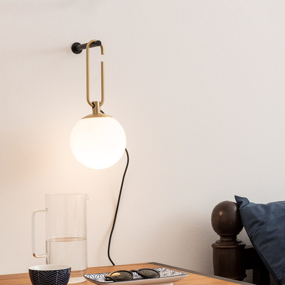 Lámpara de Pared Moderna de Metal y Vidrio con LED Integrado, Diseño Elegante y Sostenible, 20 cm Diámetro, Luz Cálida y Fría 2