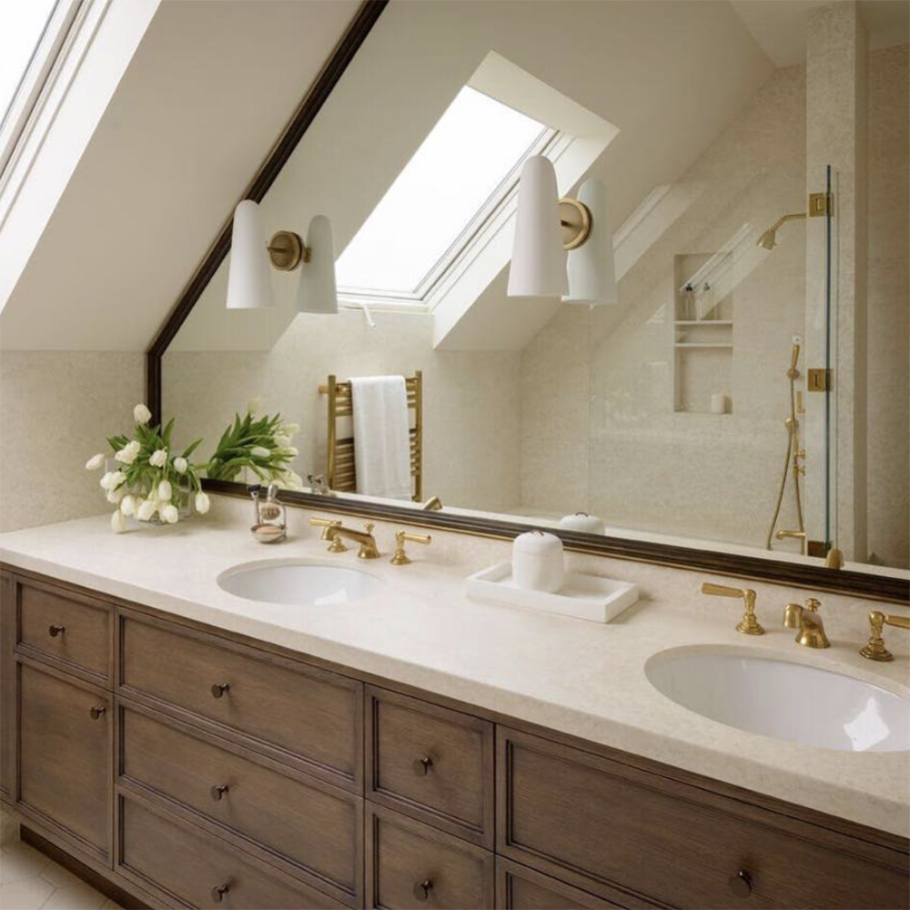 Lámpara de Pared Montfaucon de Bronce y Vidrio – Diseño Elegante para Iluminación Interior 4