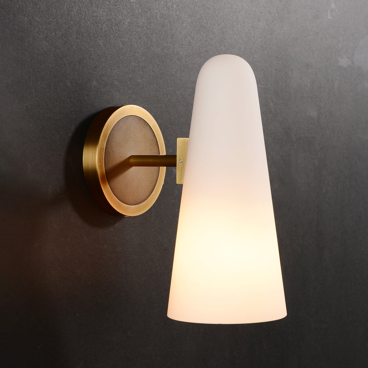 Lámpara de Pared Montfaucon de Bronce y Vidrio – Diseño Elegante para Iluminación Interior 5