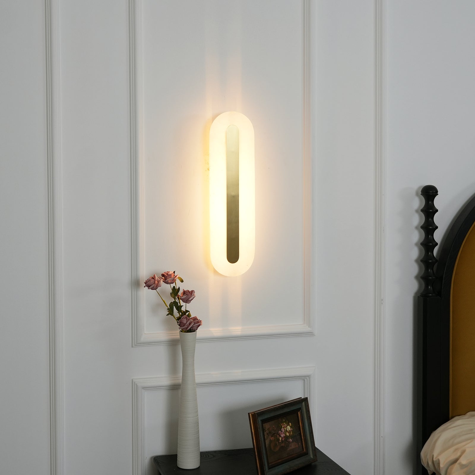 Lámpara de Pared Ovalada de Alabastro con Acabado Dorado – Iluminación Interior Elegante 0
