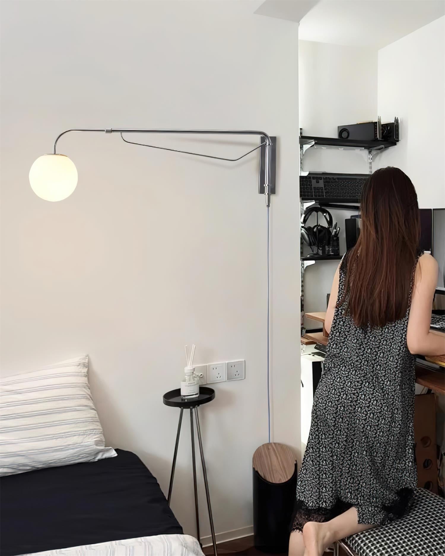 Lámpara de Pared Plug-In Minimalista con Brazo Ajustable y Difusor Acrílico 3