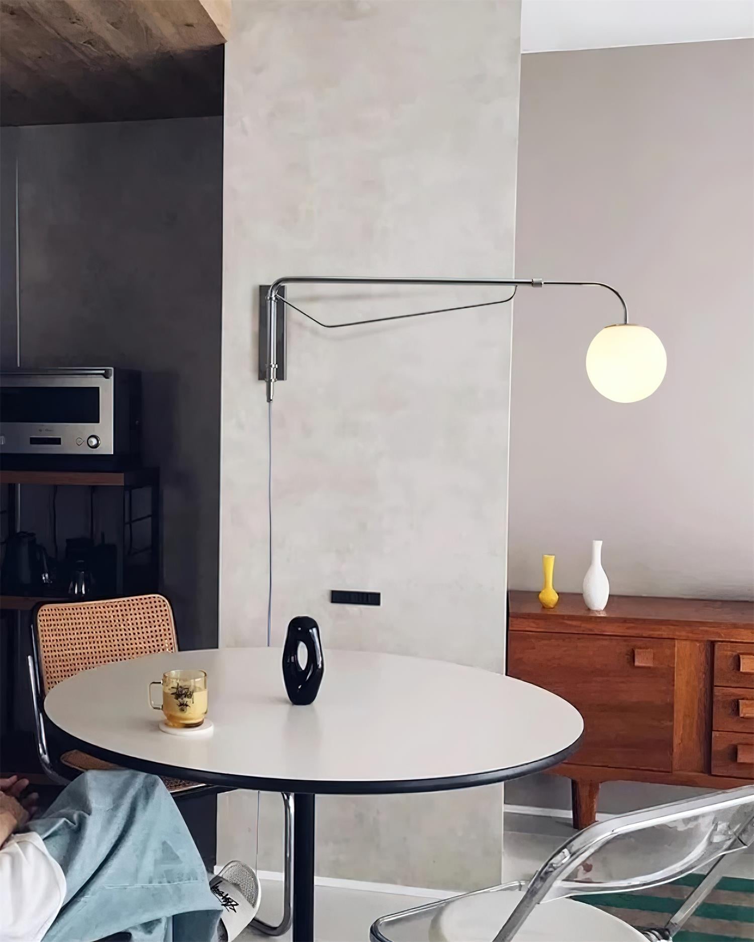 Lámpara de Pared Plug-In Minimalista con Brazo Ajustable y Difusor Acrílico 4