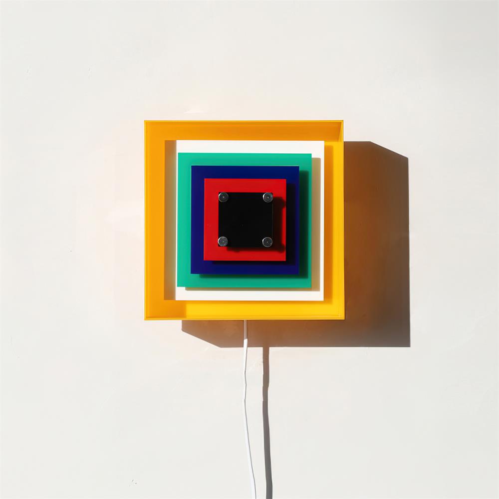 Lámpara de Pared Plug In con Diseño Geométrico en Acrílico – Varios Colores Disponibles 9