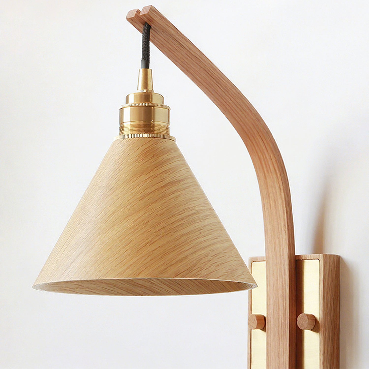 Lámpara de Pared Plug In de Madera con Diseño Moderno y Luz Cálida 7