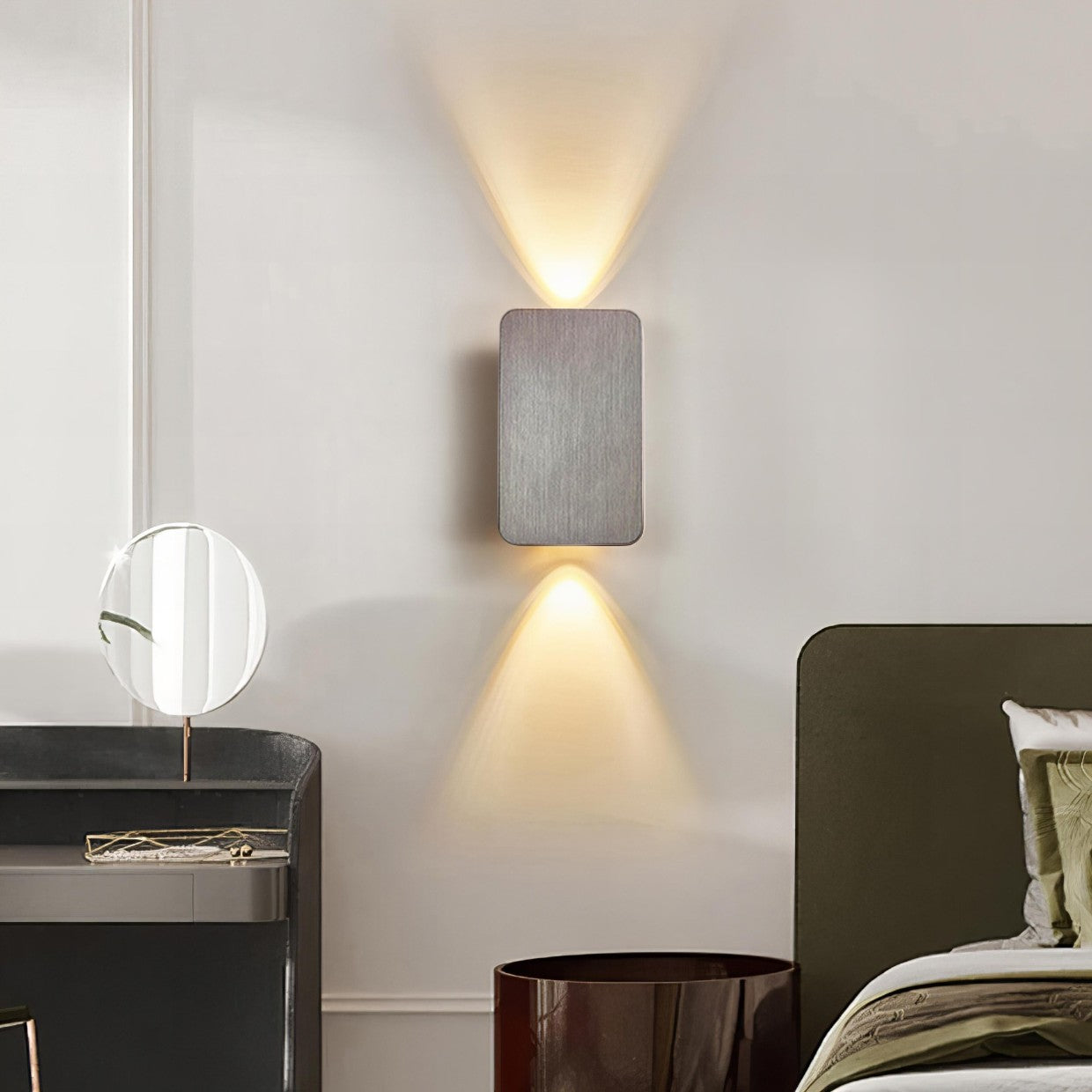 Lámpara de Pared Rectangular Moderna con Acabados Metálicos – Eficiente y Ajustable 10