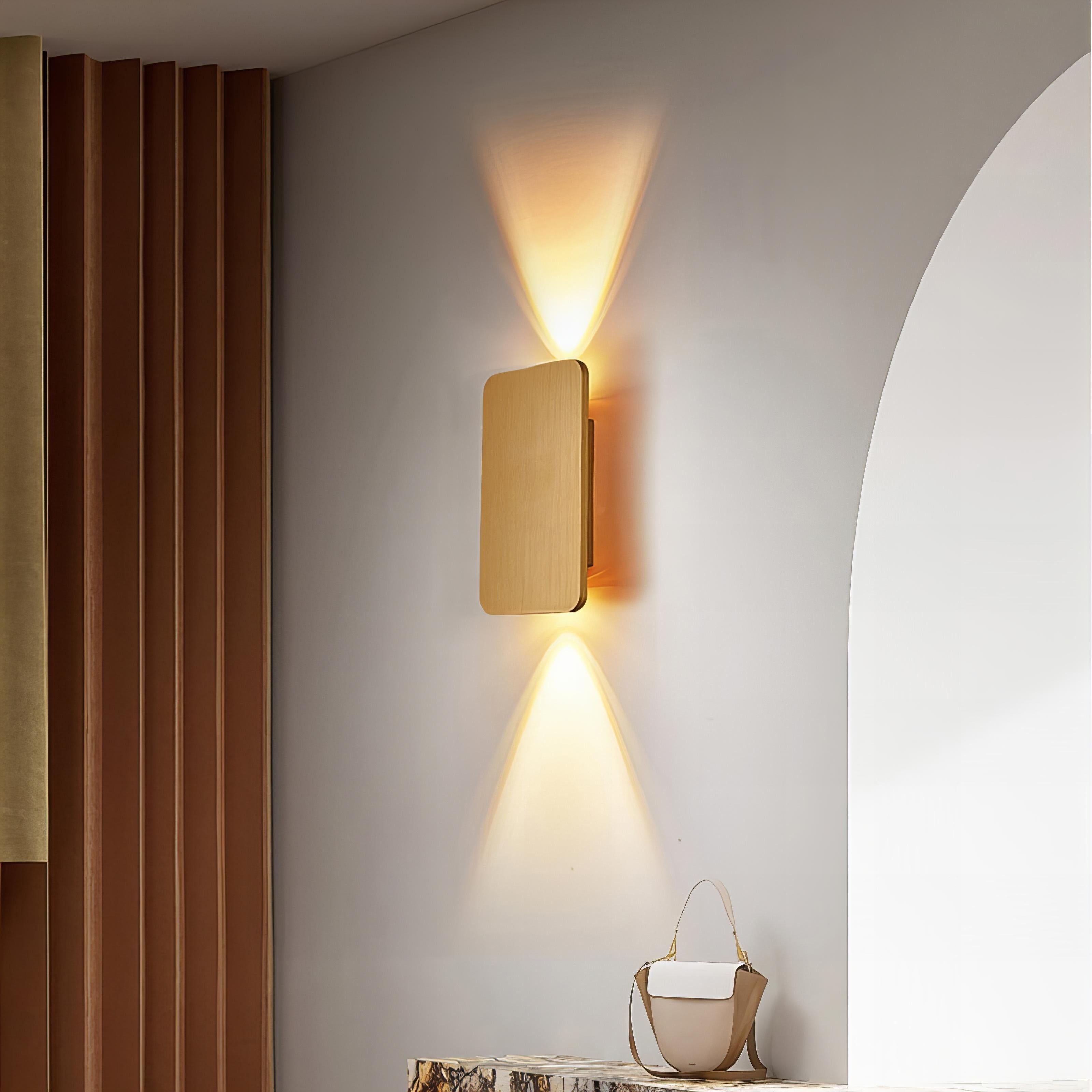 Lámpara de Pared Rectangular Moderna con Acabados Metálicos – Eficiente y Ajustable 3
