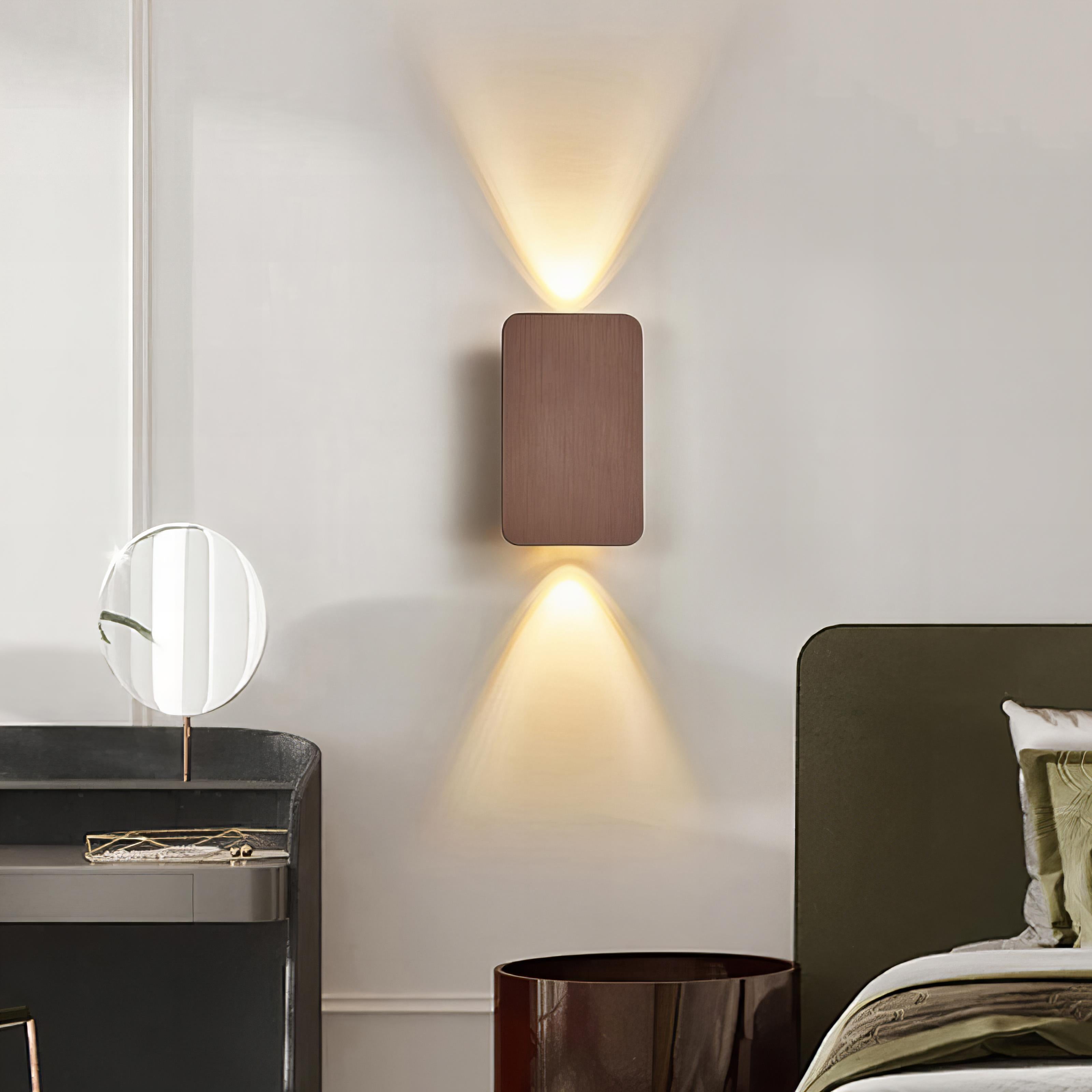 Lámpara de Pared Rectangular Moderna con Acabados Metálicos – Eficiente y Ajustable 5