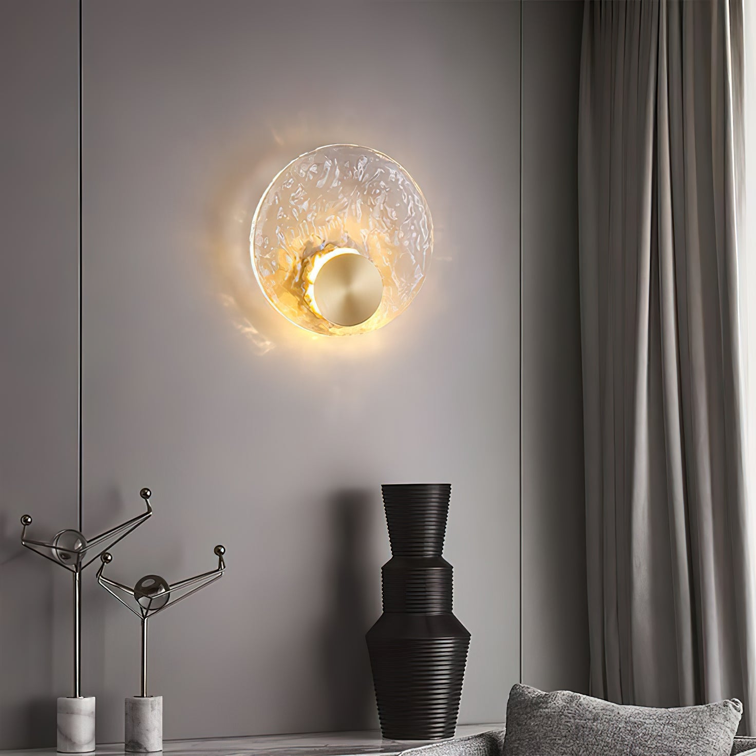 Lámpara de Pared Redonda de Vidrio y Latón – Diseño Moderno para Interiores 2