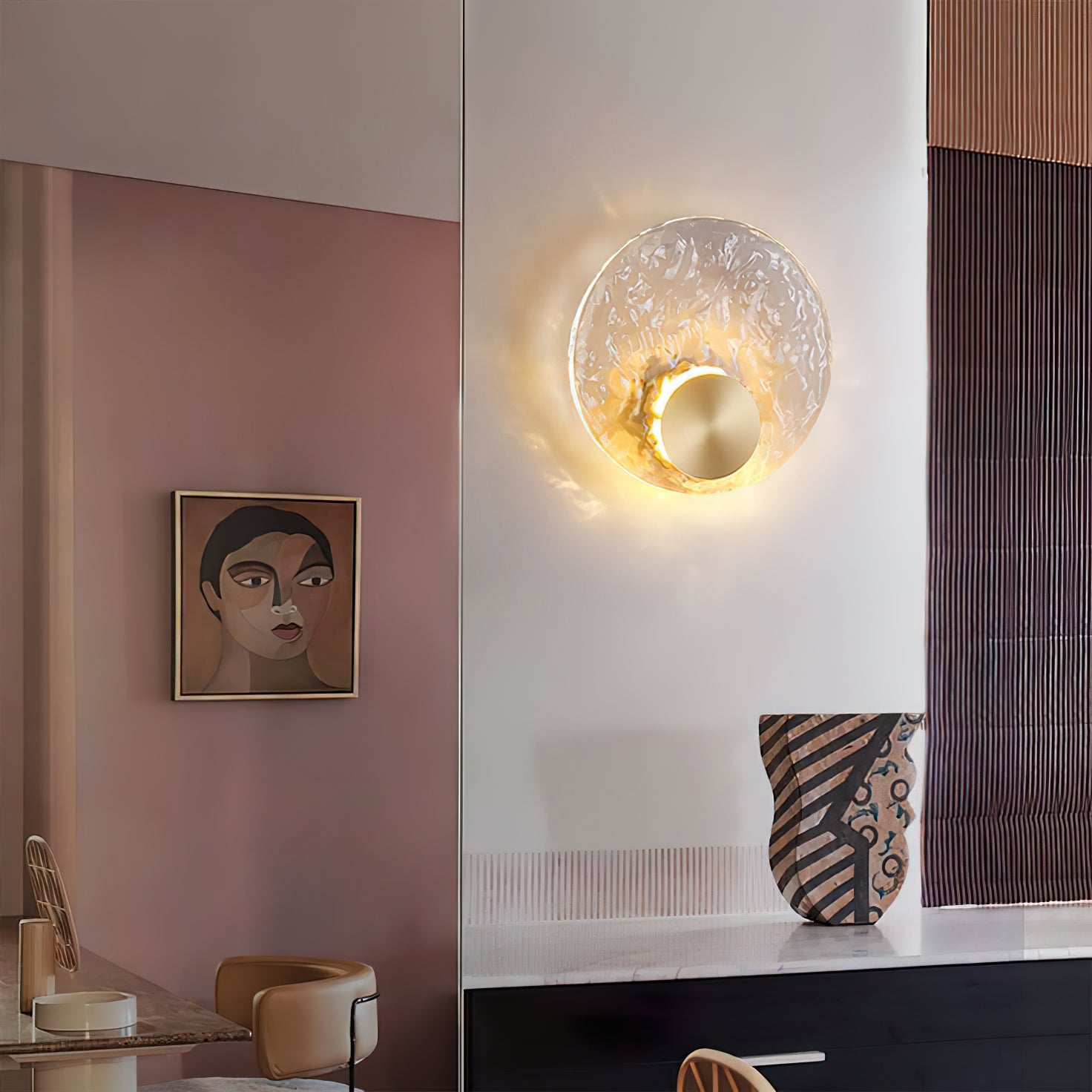 Lámpara de Pared Redonda de Vidrio y Latón – Diseño Moderno para Interiores 3