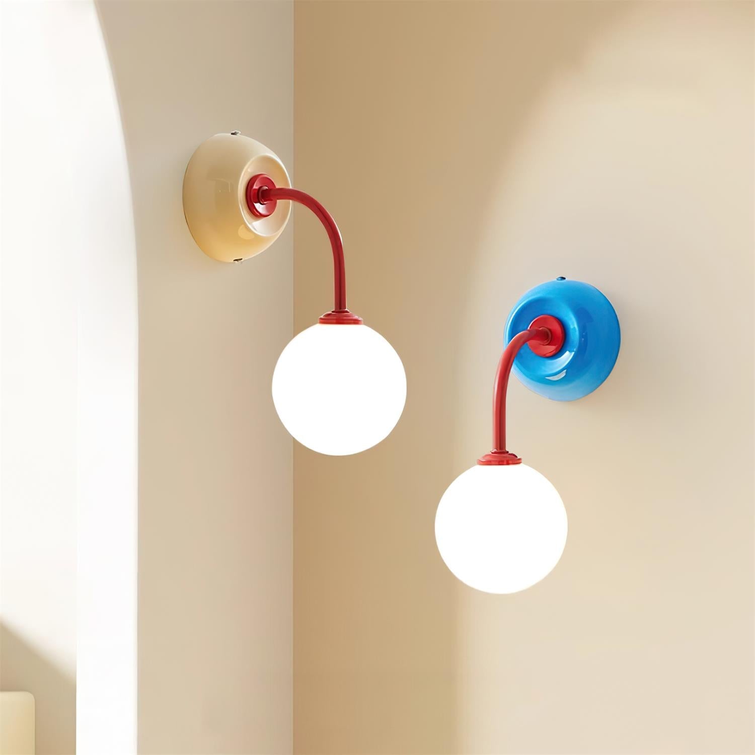 Lámpara de Pared Retro con Pantalla de Cristal y Brazo Curvo – Disponible en Rojo, Beige y Azul 2