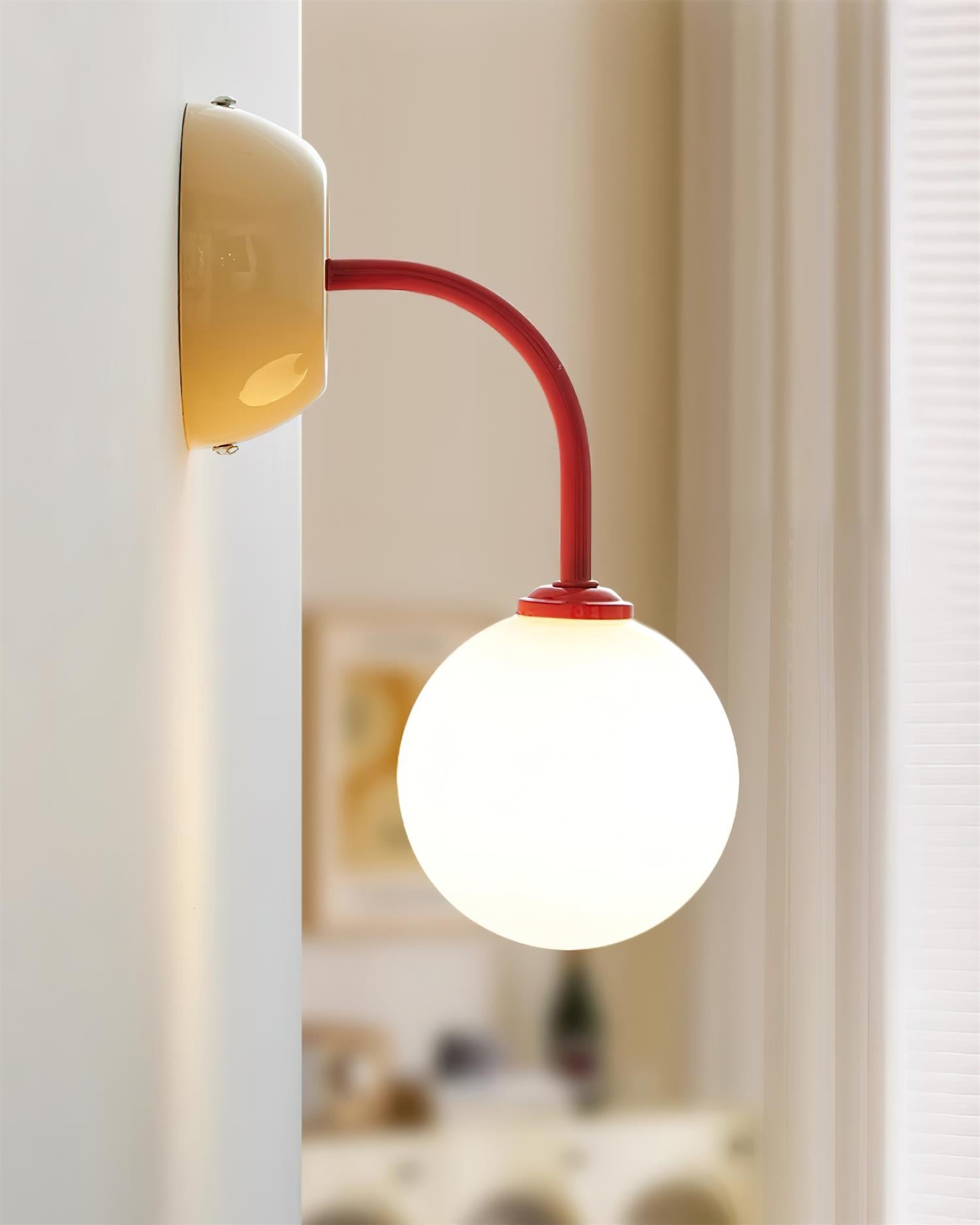Lámpara de Pared Retro con Pantalla de Cristal y Brazo Curvo – Disponible en Rojo, Beige y Azul 3