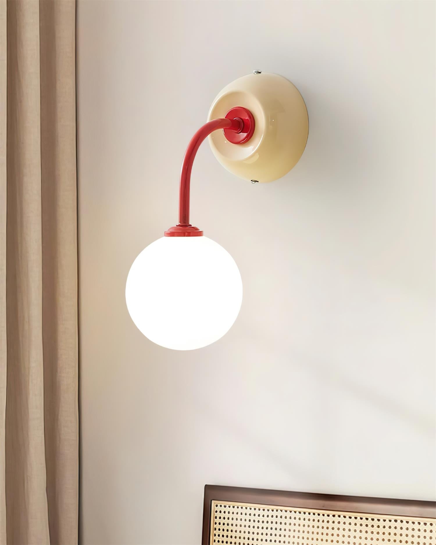Lámpara de Pared Retro con Pantalla de Cristal y Brazo Curvo – Disponible en Rojo, Beige y Azul 4