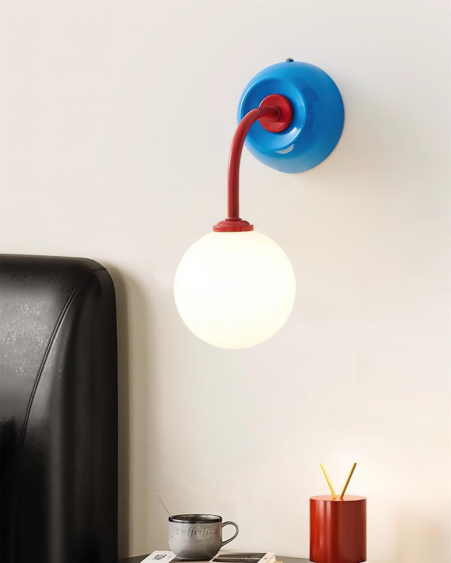 Lámpara de Pared Retro con Pantalla de Cristal y Brazo Curvo – Disponible en Rojo, Beige y Azul 8