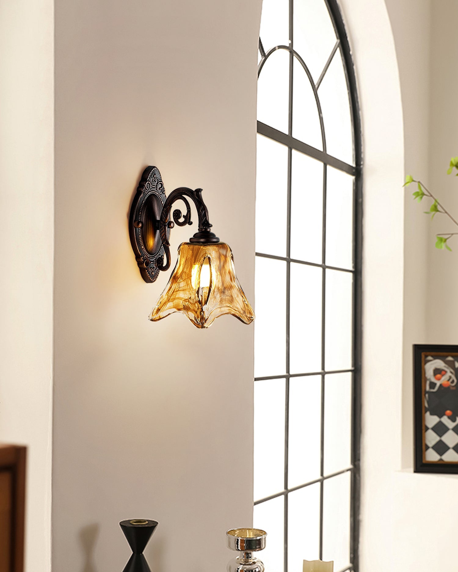 Lámpara de Pared Sierra con Pantalla de Vidrio Ámbar y Diseño Retro 8