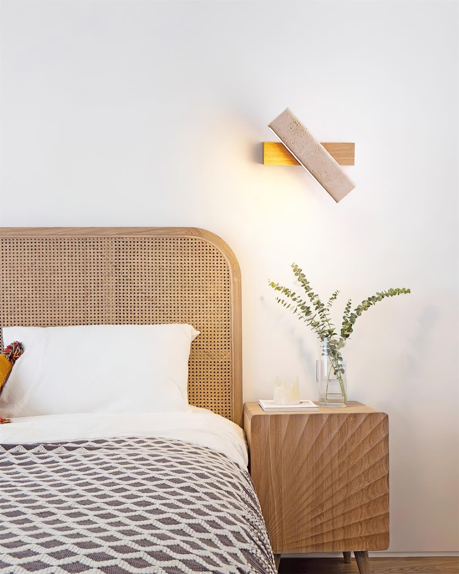 Lámpara de Pared Tonya de Madera Natural y Travertino con Diseño Rotatable de 180° 8