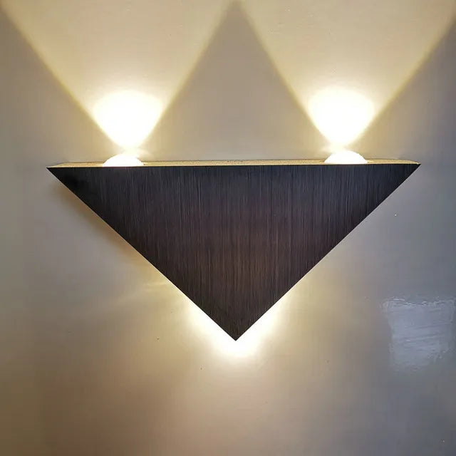 Lámpara de Pared Triangular Moderna con Luz LED - Aplique Pared Elegante de Aluminio y Vidrio para Ambientes Acogedores 0
