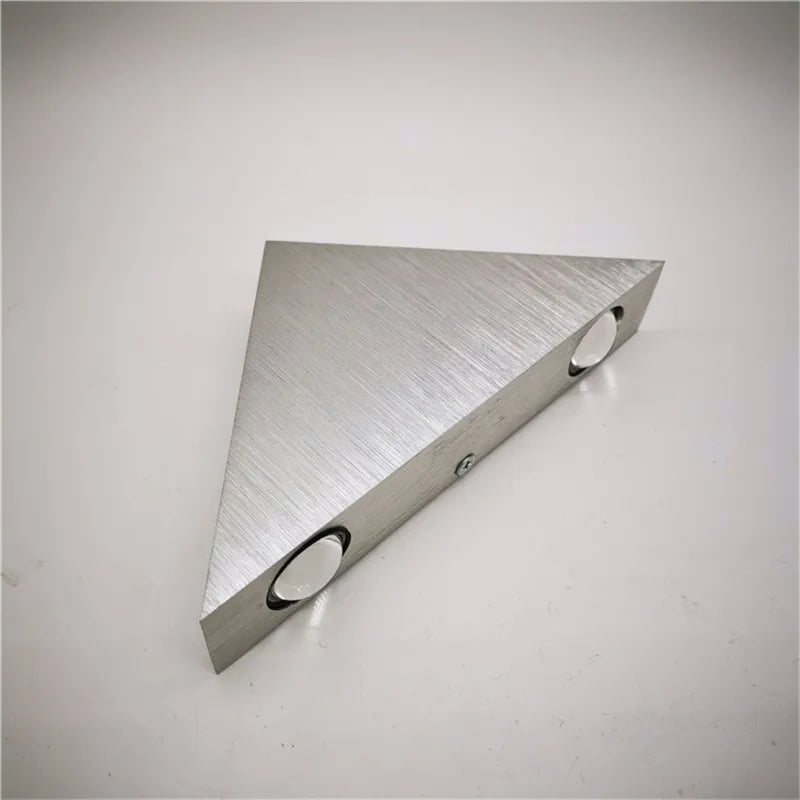 Lámpara de Pared Triangular Moderna con Luz LED - Aplique Pared Elegante de Aluminio y Vidrio para Ambientes Acogedores 3