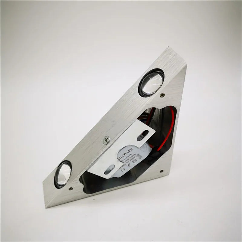Lámpara de Pared Triangular Moderna con Luz LED - Aplique Pared Elegante de Aluminio y Vidrio para Ambientes Acogedores 4