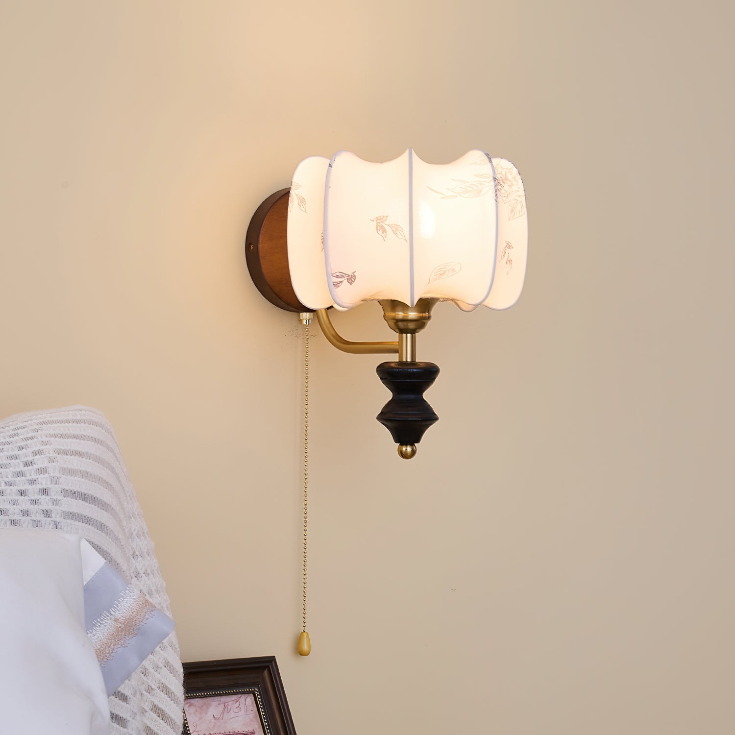 Lámpara de Pared Vintage Celine de Madera Natural con Pantalla de Tela 5