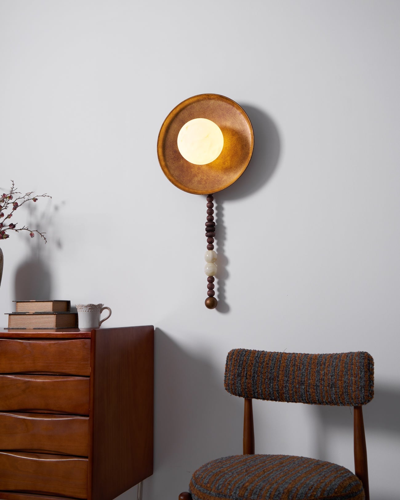 Lámpara de Pared Vintage de Bronce con Pantalla de Alabastro y Cadena de Piedras Naturales 8