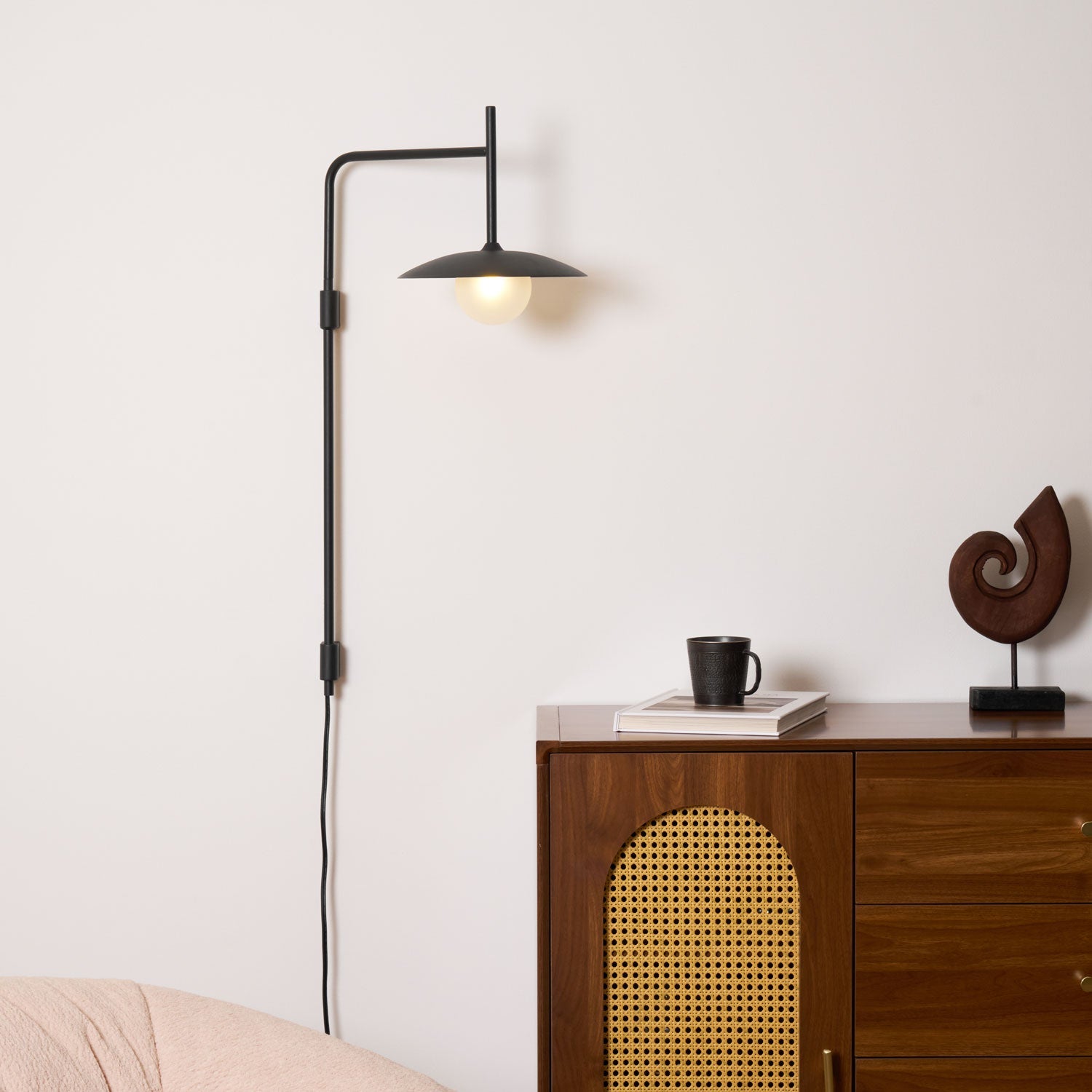 Lámpara de Pared con Brazo Oscilante de Diseño Moderno y Clásico – Metal y Vidrio, 25cm de Diámetro 4
