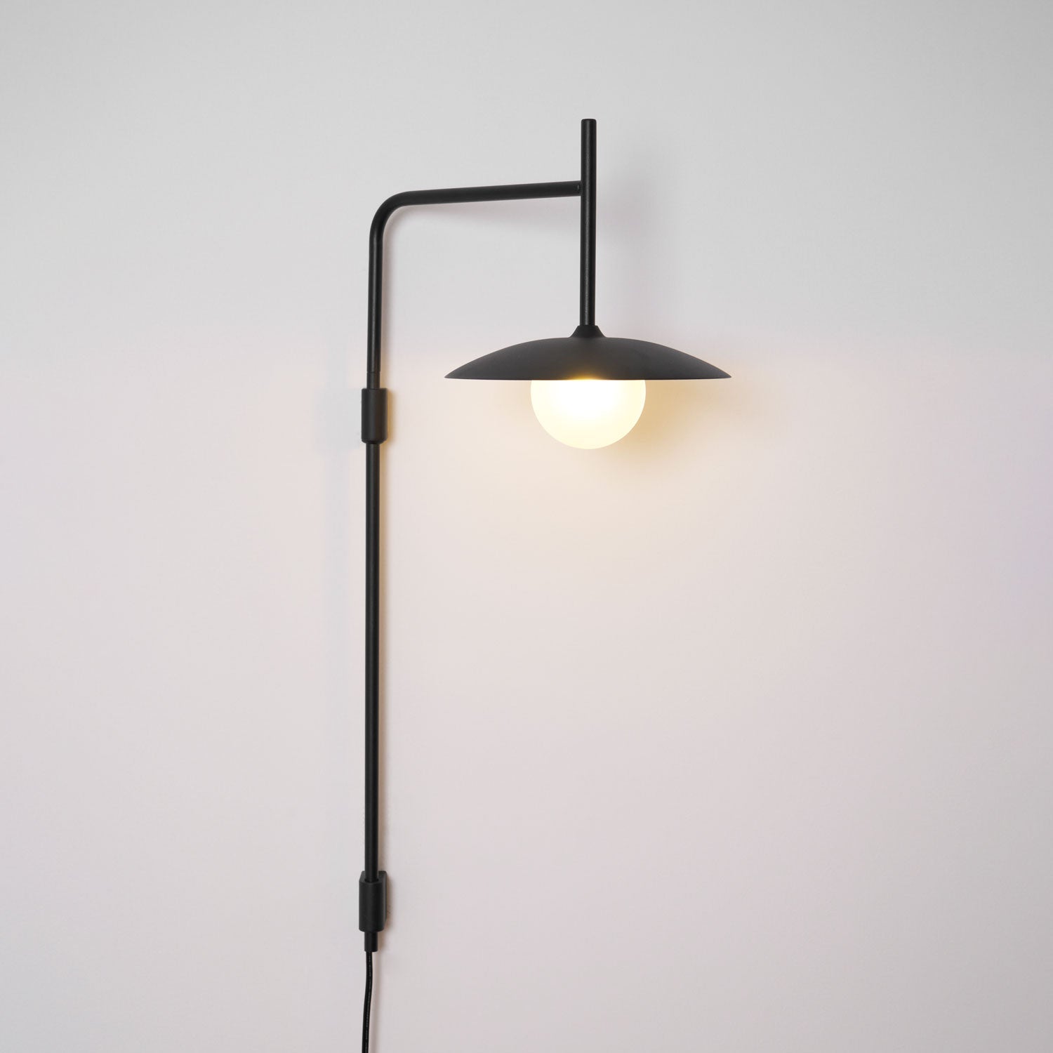 Lámpara de Pared con Brazo Oscilante de Diseño Moderno y Clásico – Metal y Vidrio, 25cm de Diámetro 9