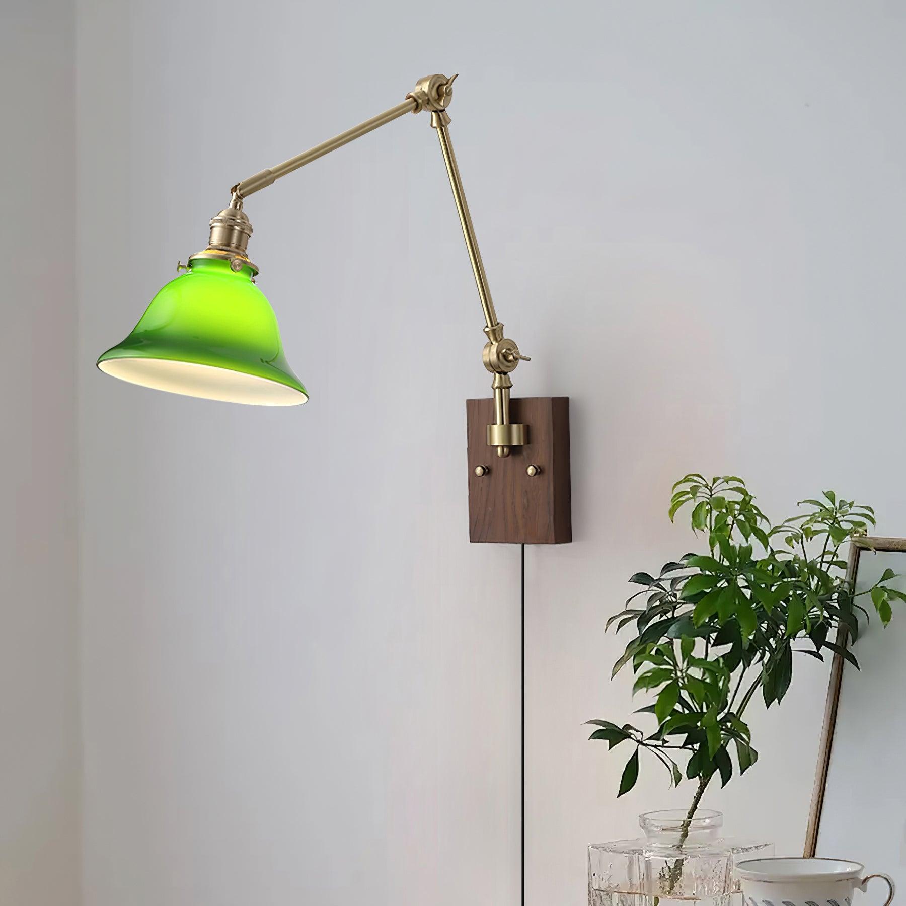 Lámpara de Pared con Brazo Oscilante de Estilo Clásico en Latón y Vidrio Verde o Blanco 2
