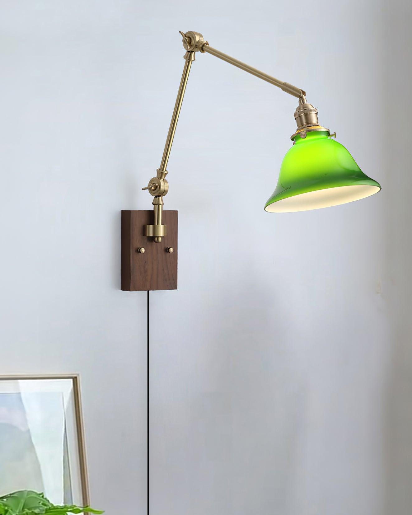 Lámpara de Pared con Brazo Oscilante de Estilo Clásico en Latón y Vidrio Verde o Blanco 7