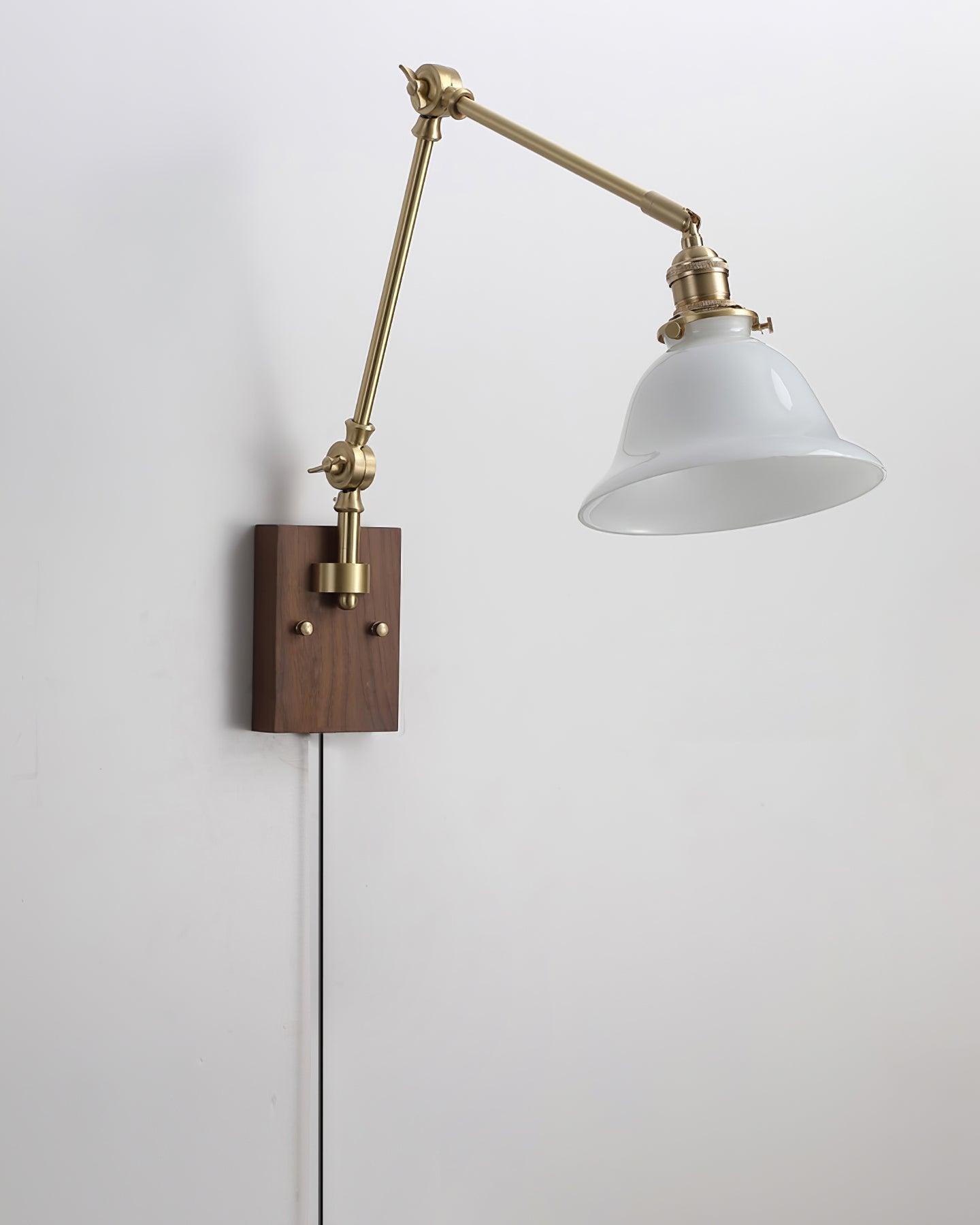 Lámpara de Pared con Brazo Oscilante de Estilo Clásico en Latón y Vidrio Verde o Blanco 8