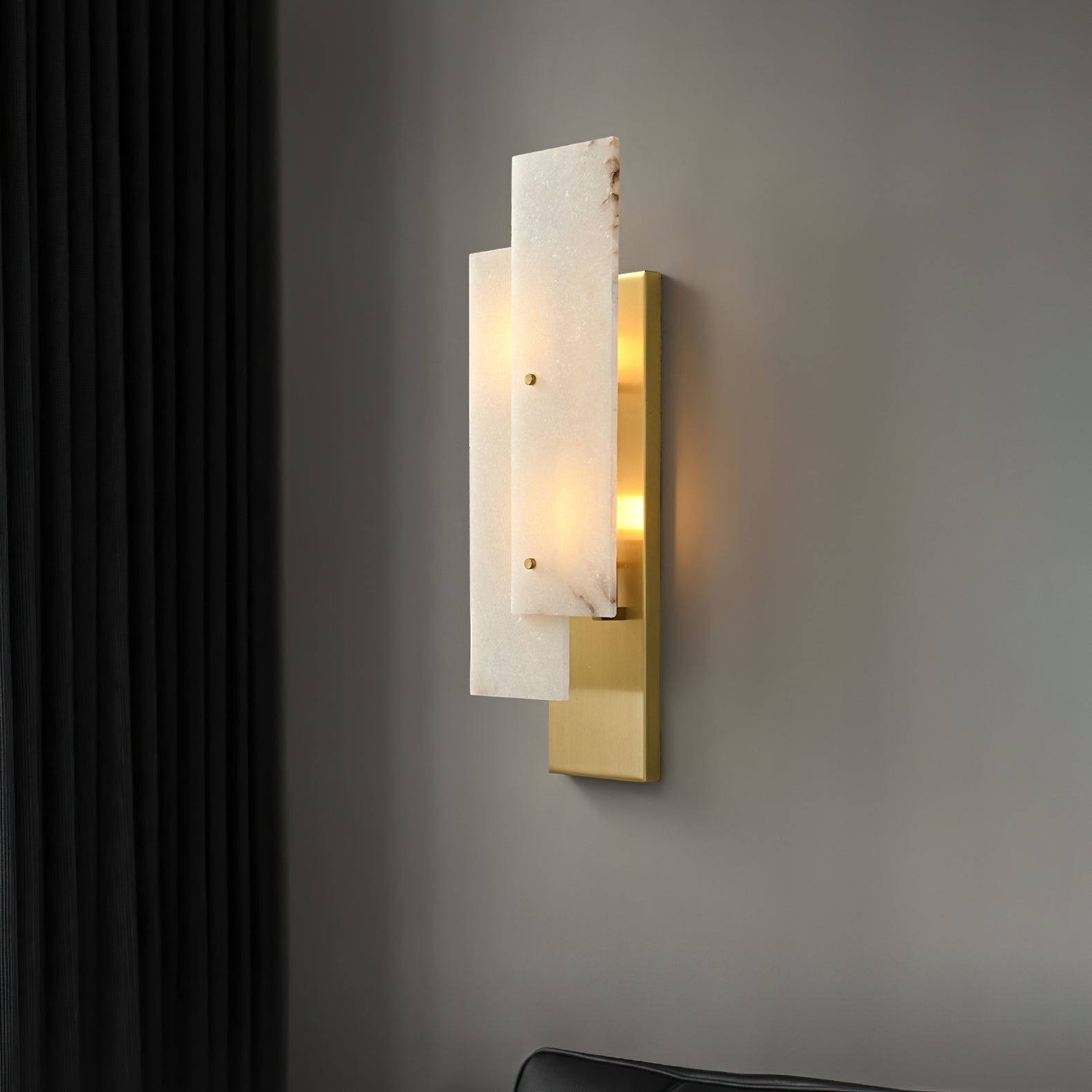 Lámpara de Pared de Alabastro Natural con Diseño Minimalista y Acabado en Oro y Negro 2