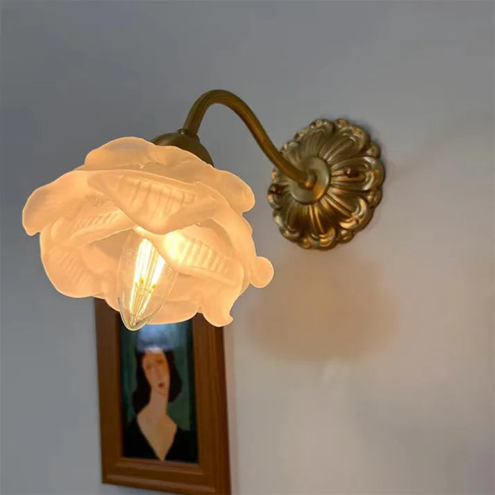 Lámpara de Pared de Cobre Vintage con Diseño de Pétalos de Flor y Vidrio, Aplique Pared Elegante para Decoración Interior 0