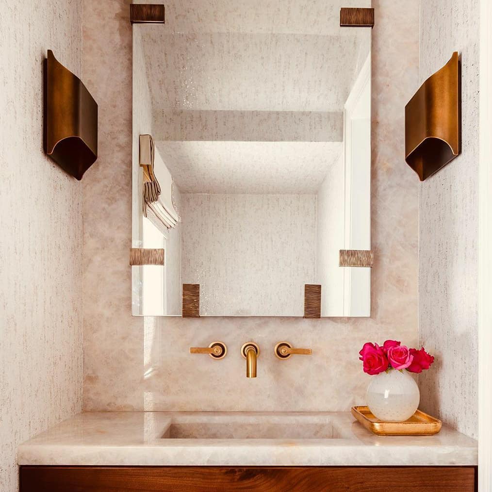 Lámpara de Pared de Latón Estilo Gótico - Tamaño Estándar y Acabado Brillante 3