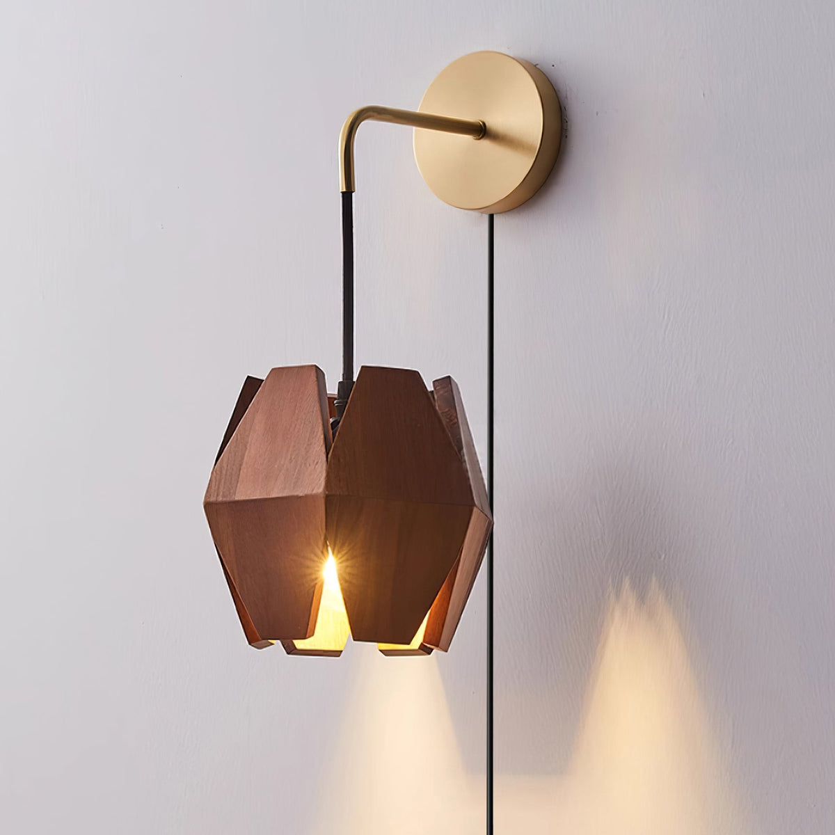 Kyran - Lámpara de Pared de Madera con Detalles Metálicos – Diseño Minimalista y Funcional