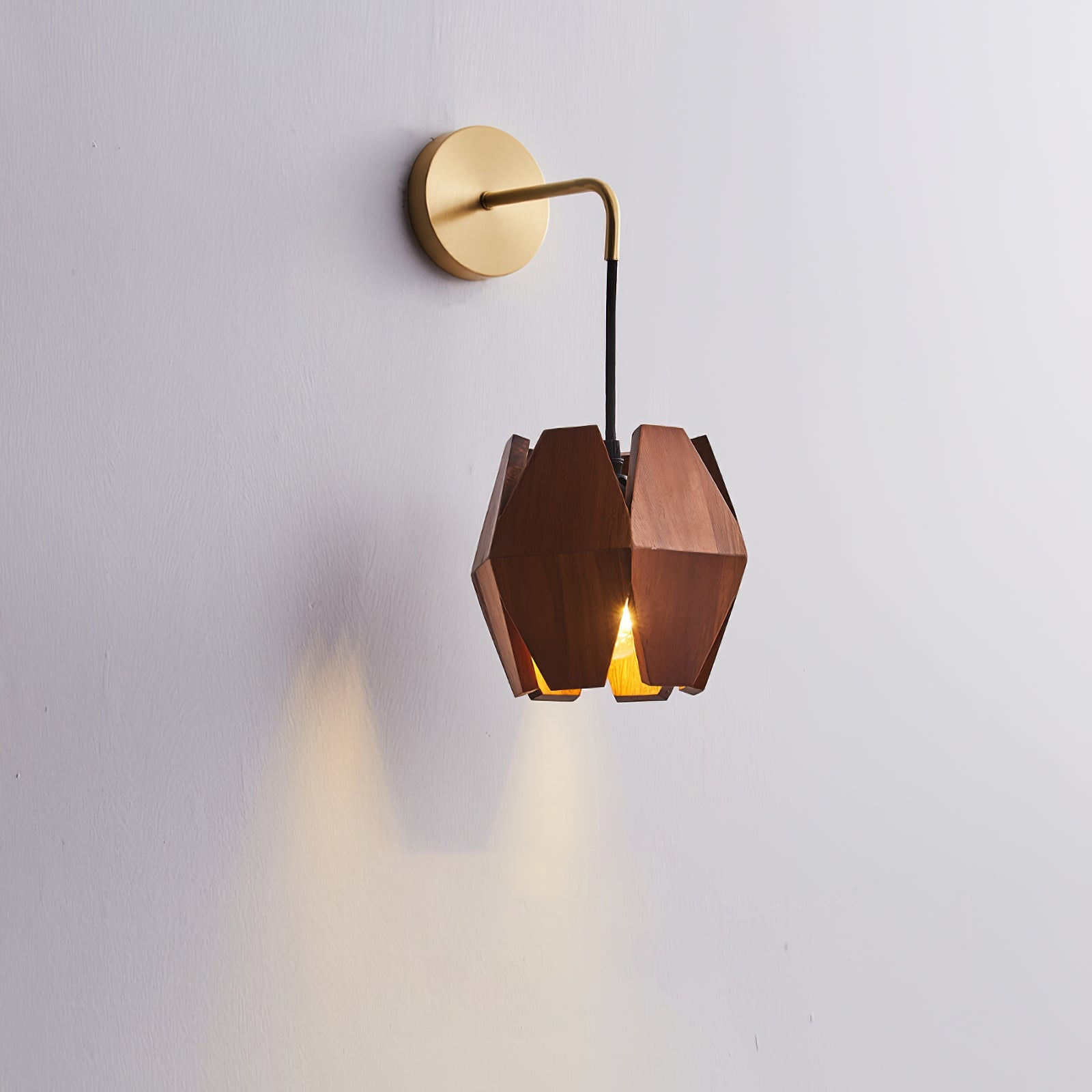 Lámpara de Pared de Madera Astris con Detalles Metálicos – Diseño Minimalista y Funcional 6