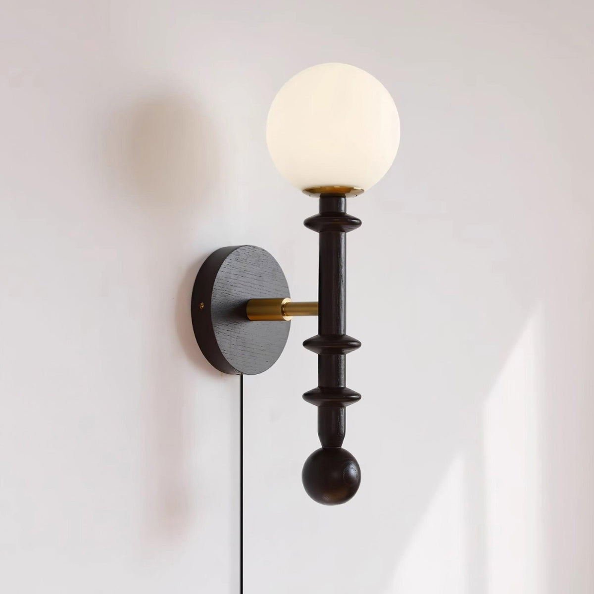 Grien - Lámpara de Pared de Madera con Diseño Moderno y Acabados en Latón