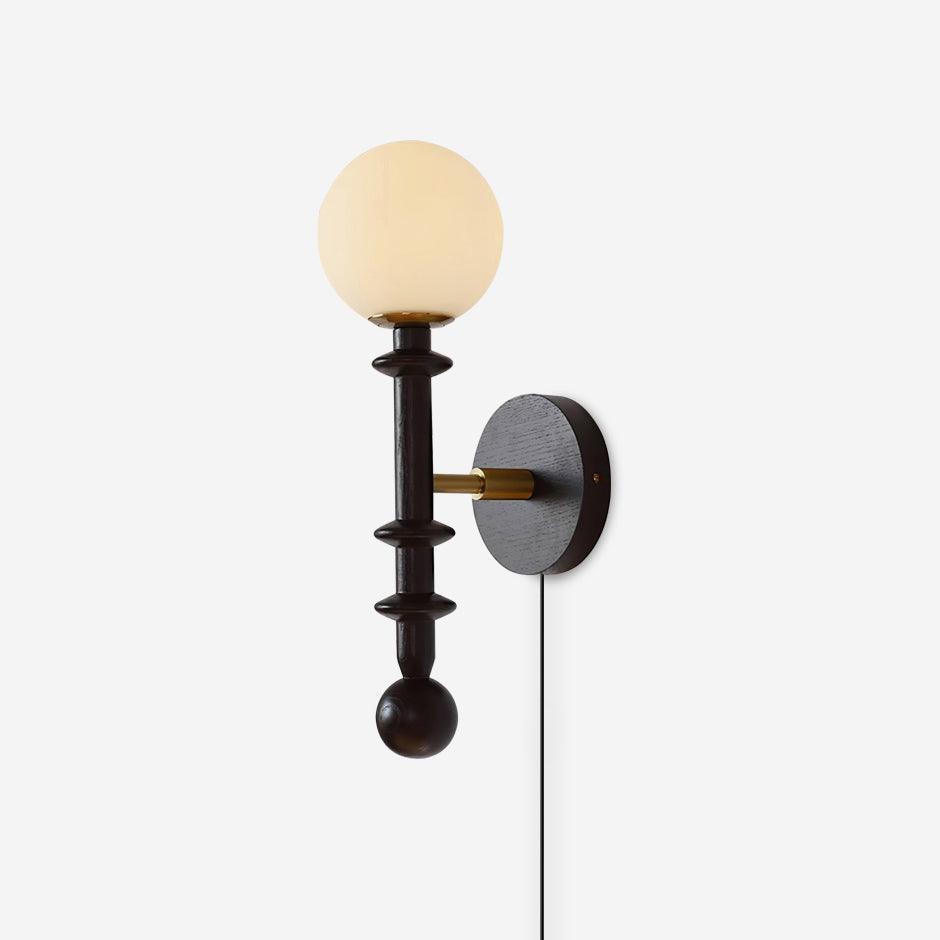 Lámpara de Pared de Madera Coslett con Diseño Moderno y Acabados en Latón 1