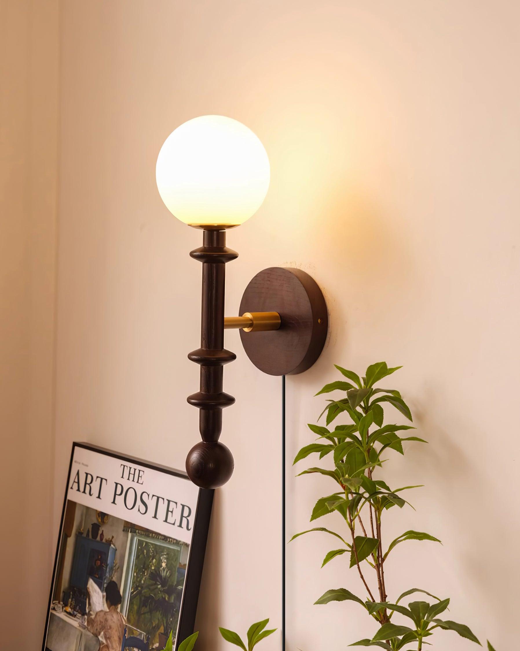 Lámpara de Pared de Madera Coslett con Diseño Moderno y Acabados en Latón 7