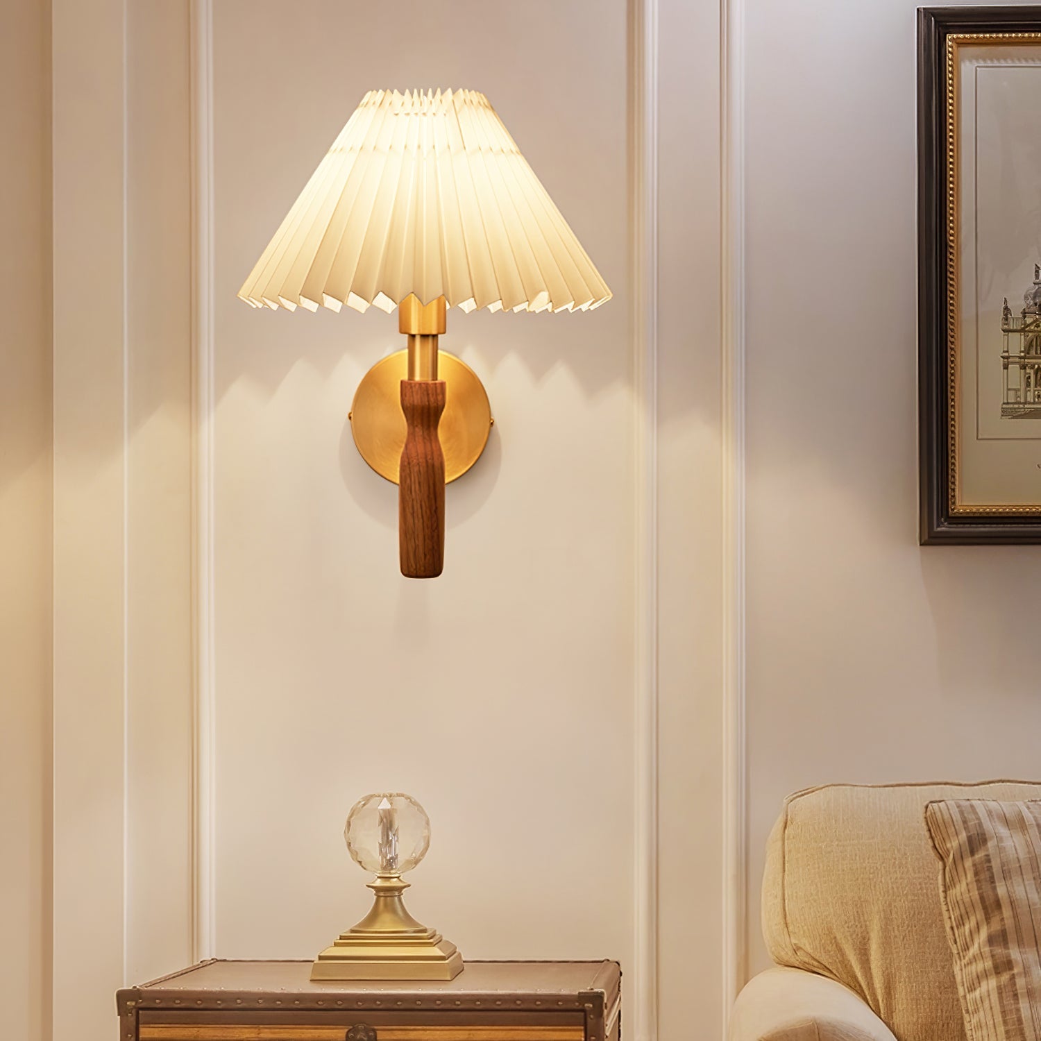 Lámpara de Pared de Madera Maison con Brazo de Latón y Pantalla Blanca – Aplique Pared Moderno para Interiores Elegantes 2